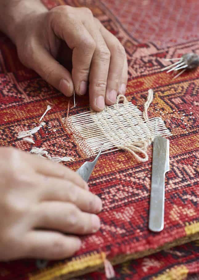 Réparation de tapis d’Orient à Braine-l’Alleud : préservez la beauté et la valeur de votre tapis avec La Galerie du Tapis 1815